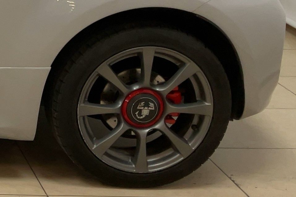 Neumático trasero izquierdo