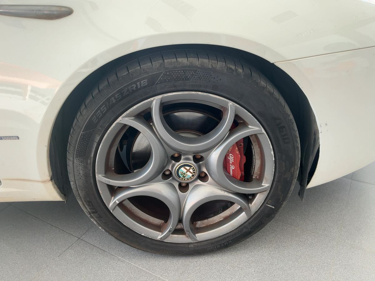 Neumático delantero derecho