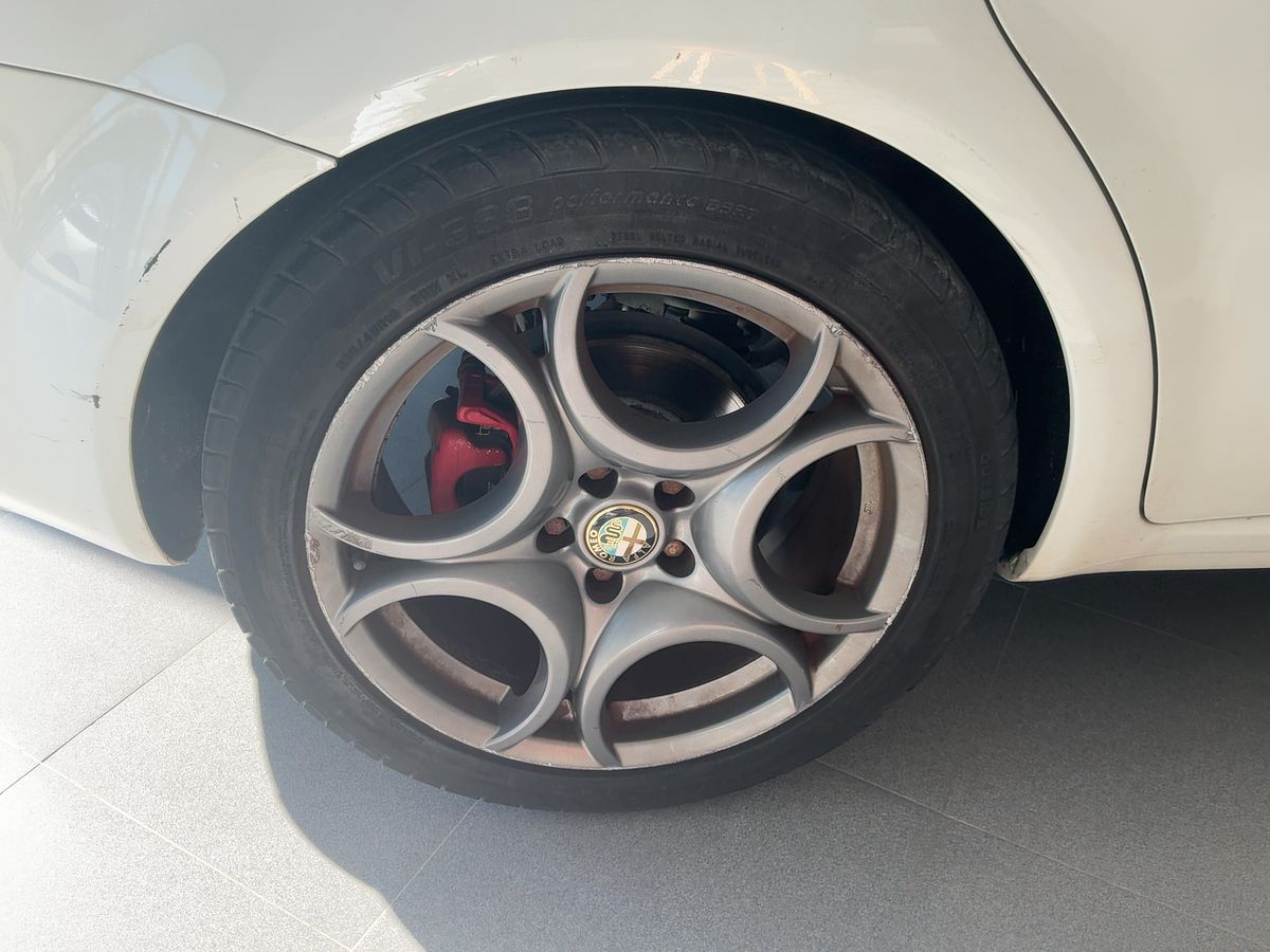 Neumático trasero derecho