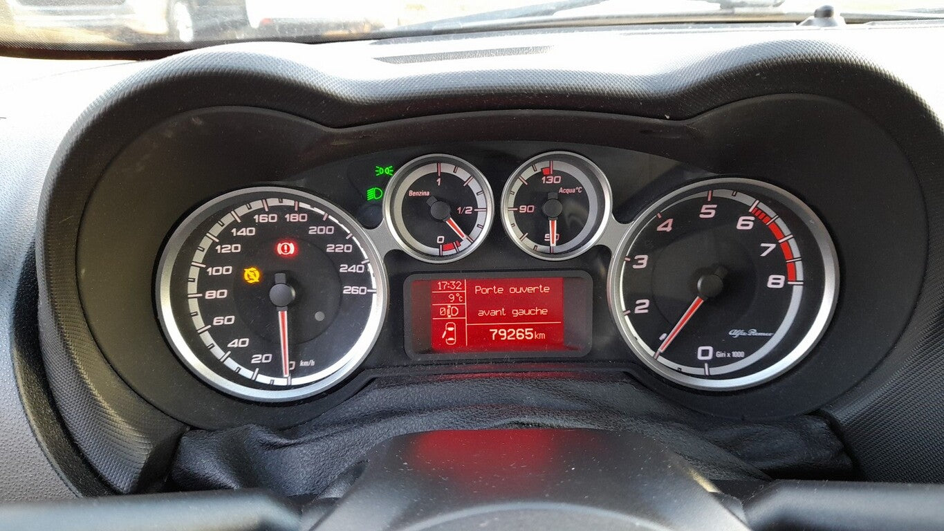 Alfa Romeo MiTo 1.4 8V Klima PDC hi LM el. FH vo  115535982 4
