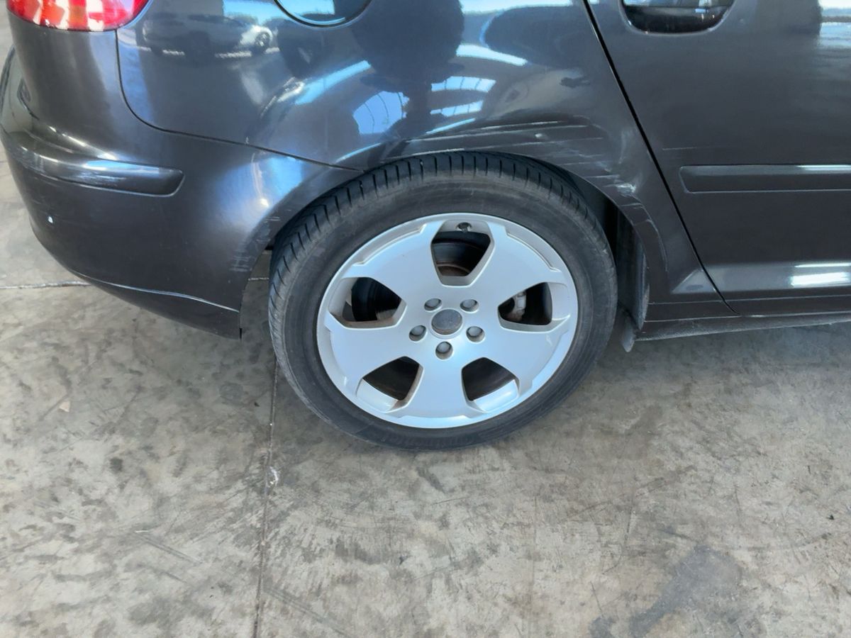 Neumático trasero derecho