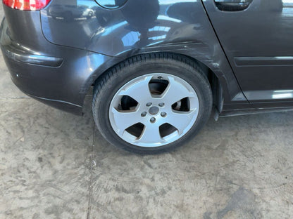 Neumático trasero derecho