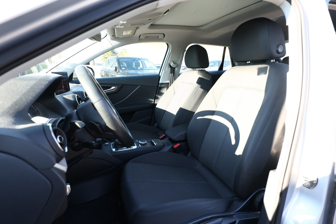 Audi Q2 35 TFSI S tronic Nav Pano PDC SHZ Temp LM16Z 105859712 5