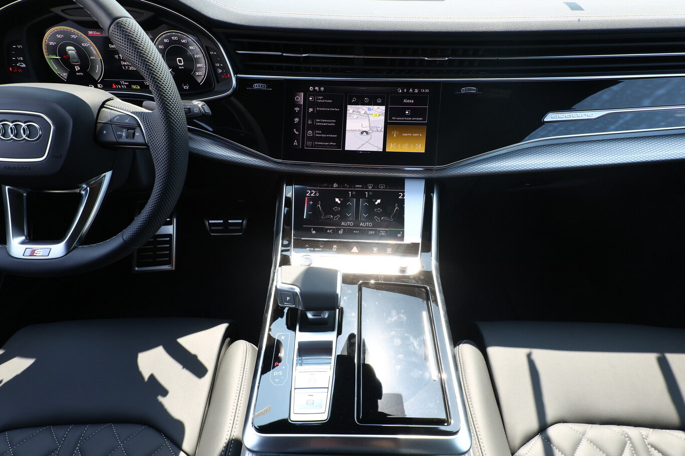Audi Q8 55 TFSI e 2xS line 22Z Laser Pano Tour HUD 132740405 7