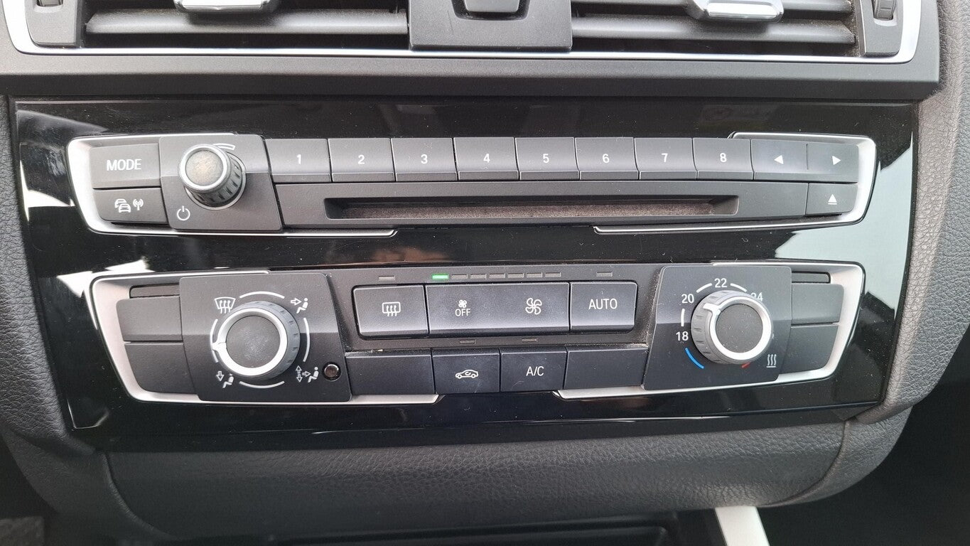 BMW 118i Urban Line PDC LM Klimaaut. GRA MFL 143933732 9