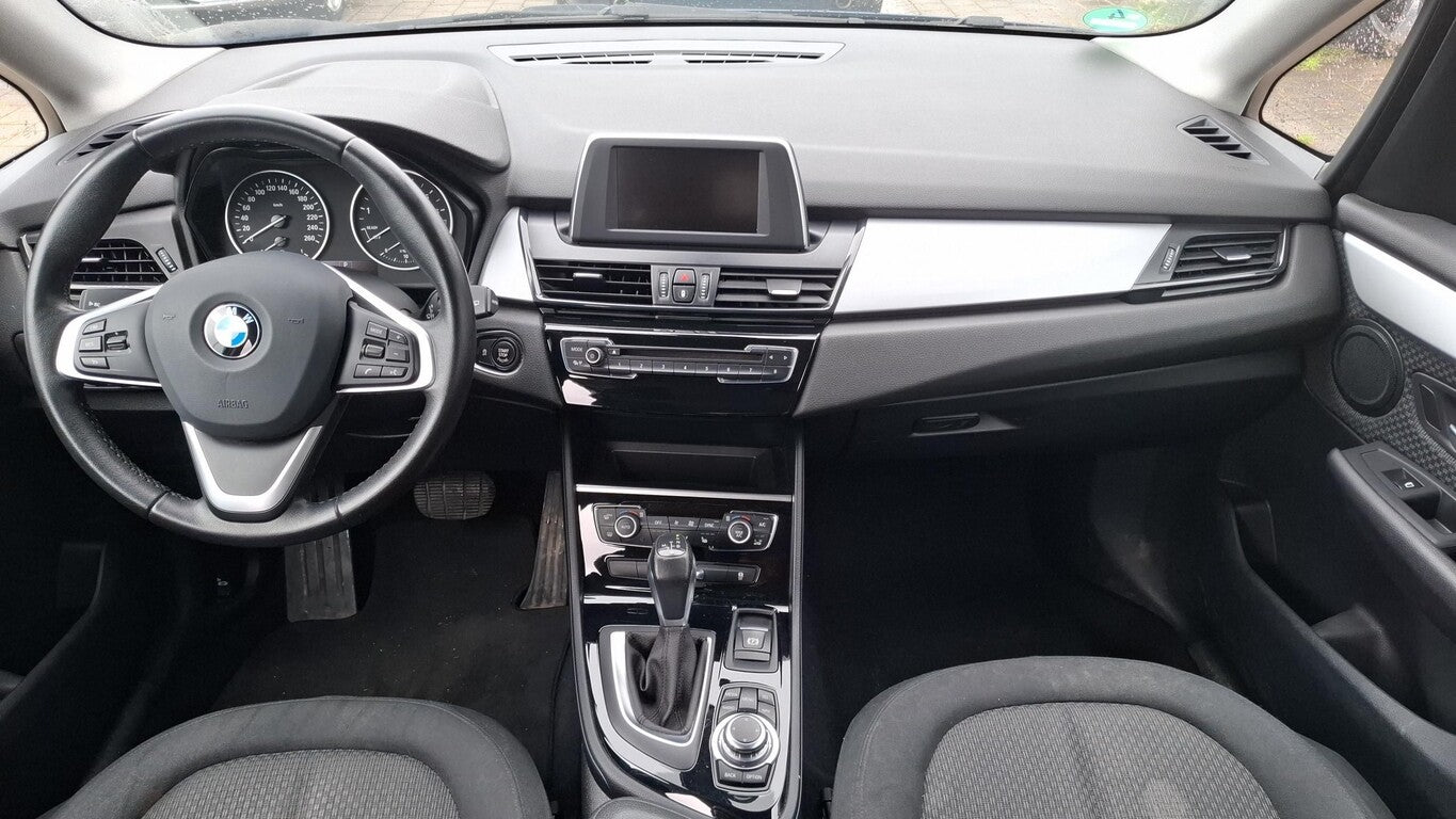 BMW 218i Active Tourer Steptronic Navi PDC SHZ Klima 140105651 4