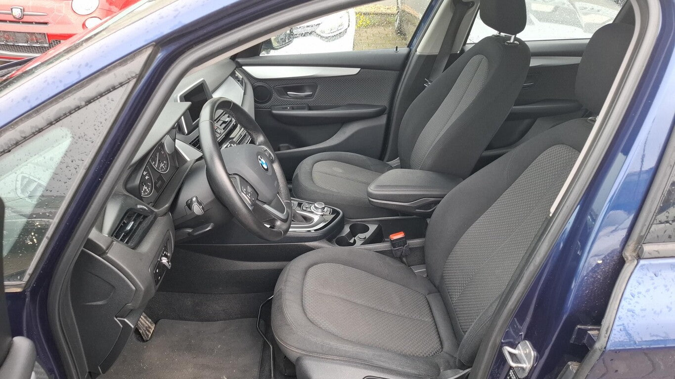 BMW 218i Active Tourer Steptronic Navi PDC SHZ Klima 140105651 6