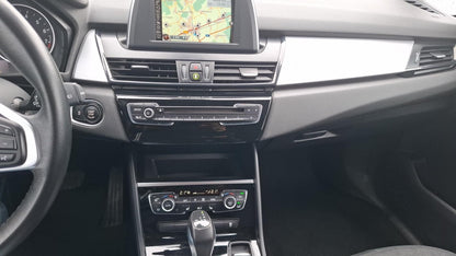 BMW 218i Active Tourer Steptronic Navi PDC SHZ Klima 140105651 8