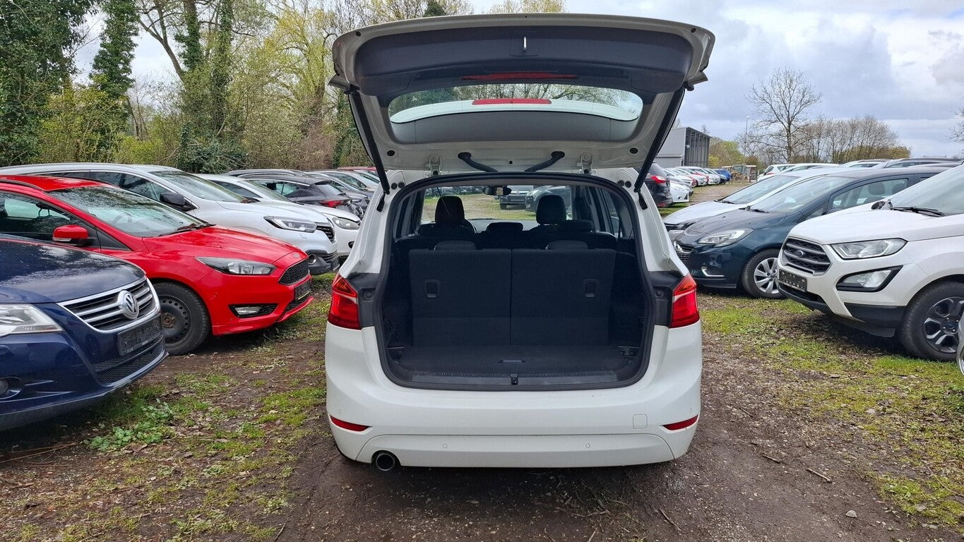 BMW 216i Gran Tourer Advantage 7S Navi PDC SHZ Klima 168129917 10