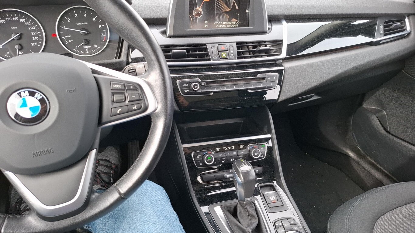 BMW 220i Active Tourer Steptronic Advantage Pano LED 161522172 6