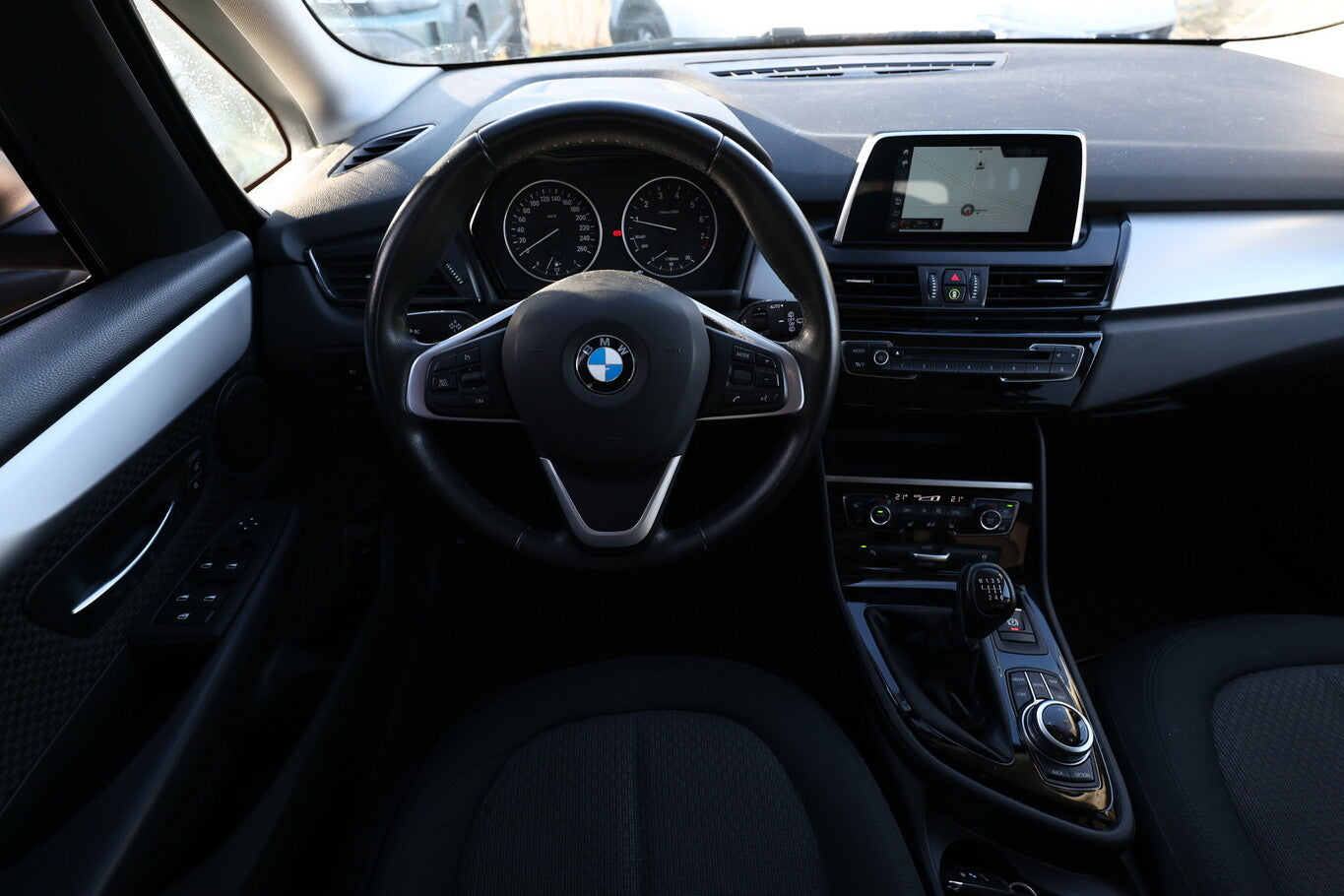 BMW 218i Gran Tourer Advantage LED Nav PDC SHZ Temp 103747851 6