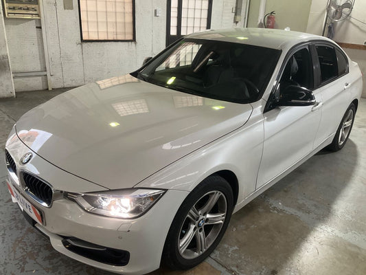 Frontal izquierda