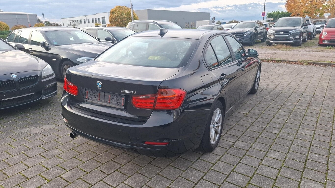BMW 320i Lim Navi BiXe Klimaaut. SHZ PDC LM 141183128 2