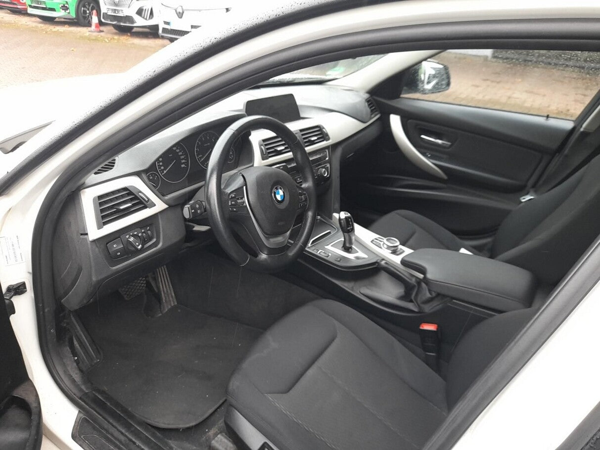 BMW 318i Steptronic Advantage LED Nav PDC Temp 16Z 140716014 4