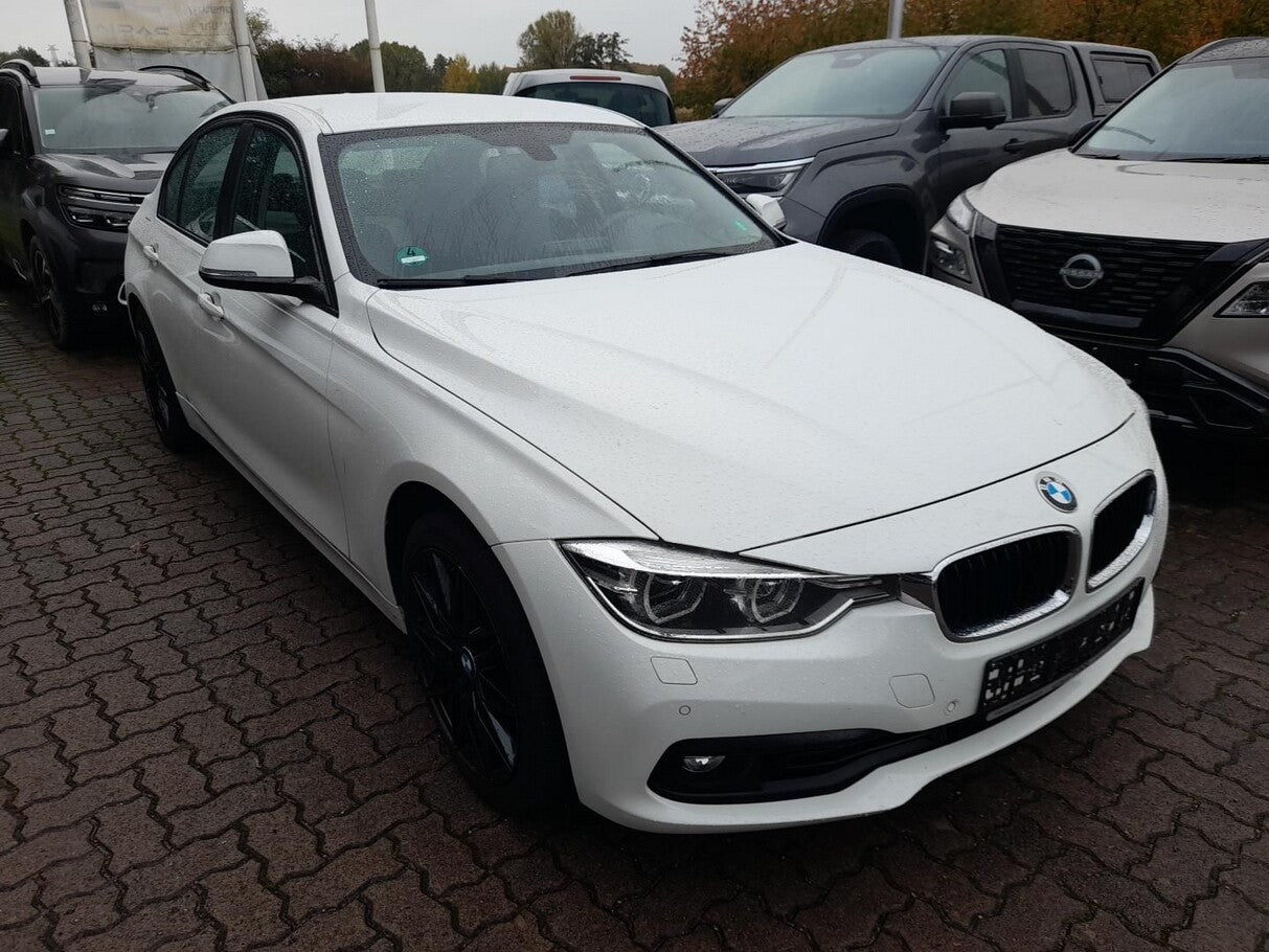 BMW 318i Steptronic Advantage LED Nav PDC Temp 16Z 140716014 1