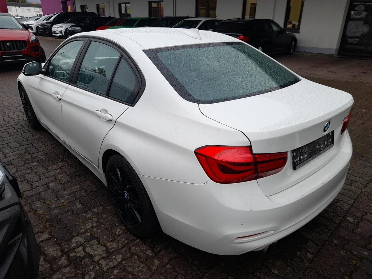 BMW 318i Steptronic Advantage LED Nav PDC Temp 16Z 140716014 3