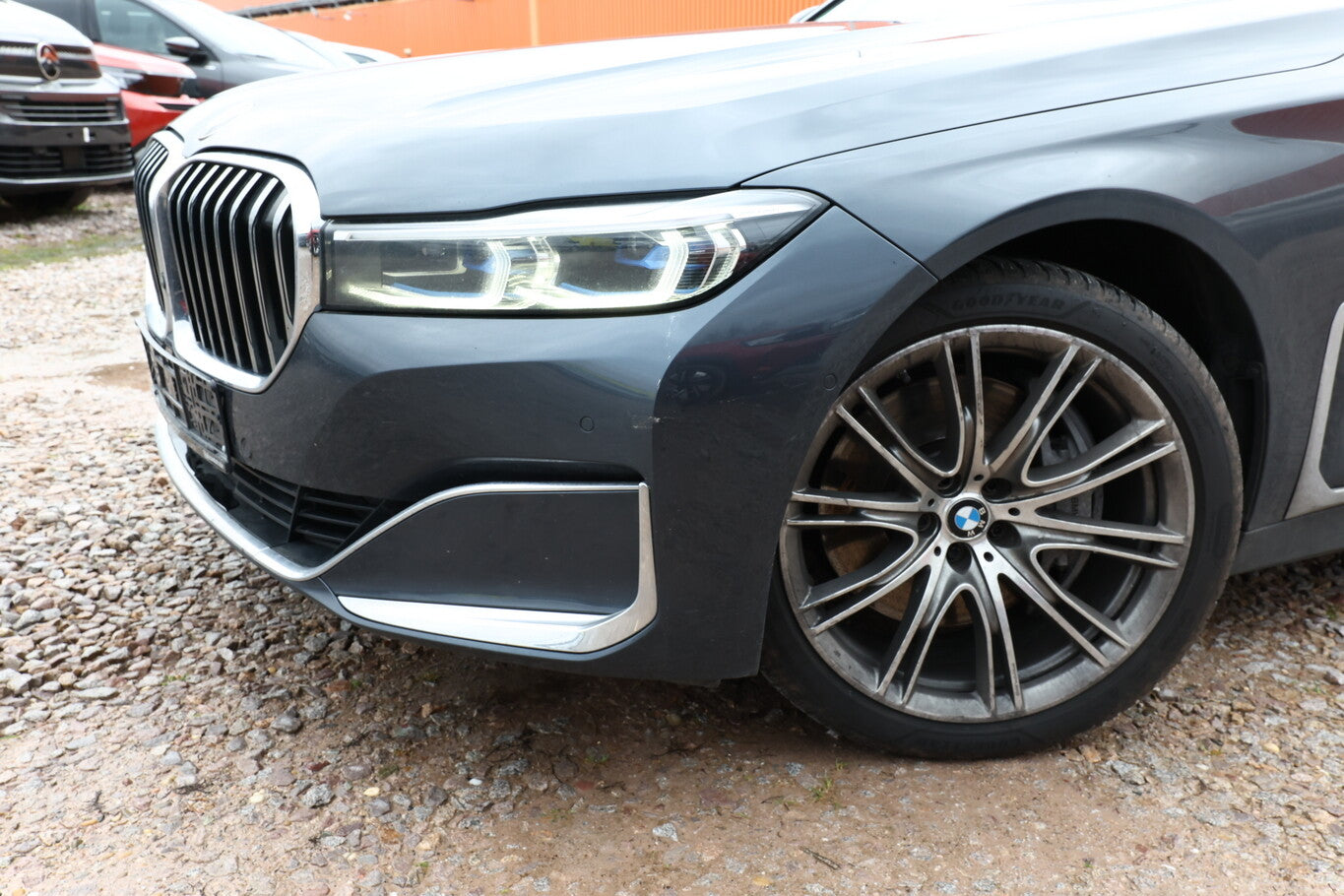 BMW 750Ld B/W InnovP FondE Pano NightV StandH SoftC 148007992 4