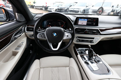 BMW 750Ld B/W InnovP FondE Pano NightV StandH SoftC 148007992 6