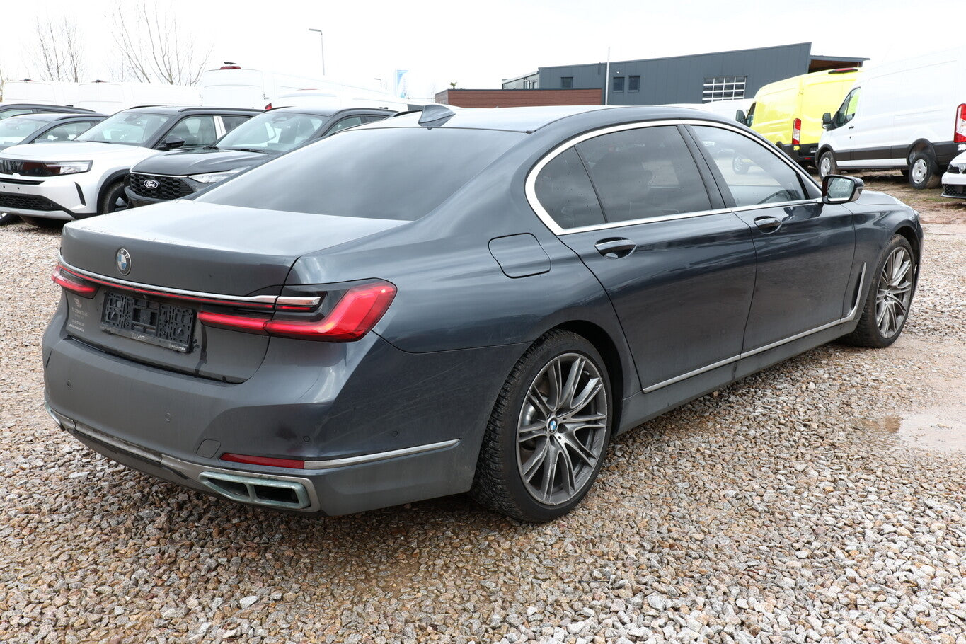 BMW 750Ld B/W InnovP FondE Pano NightV StandH SoftC 148007992 2