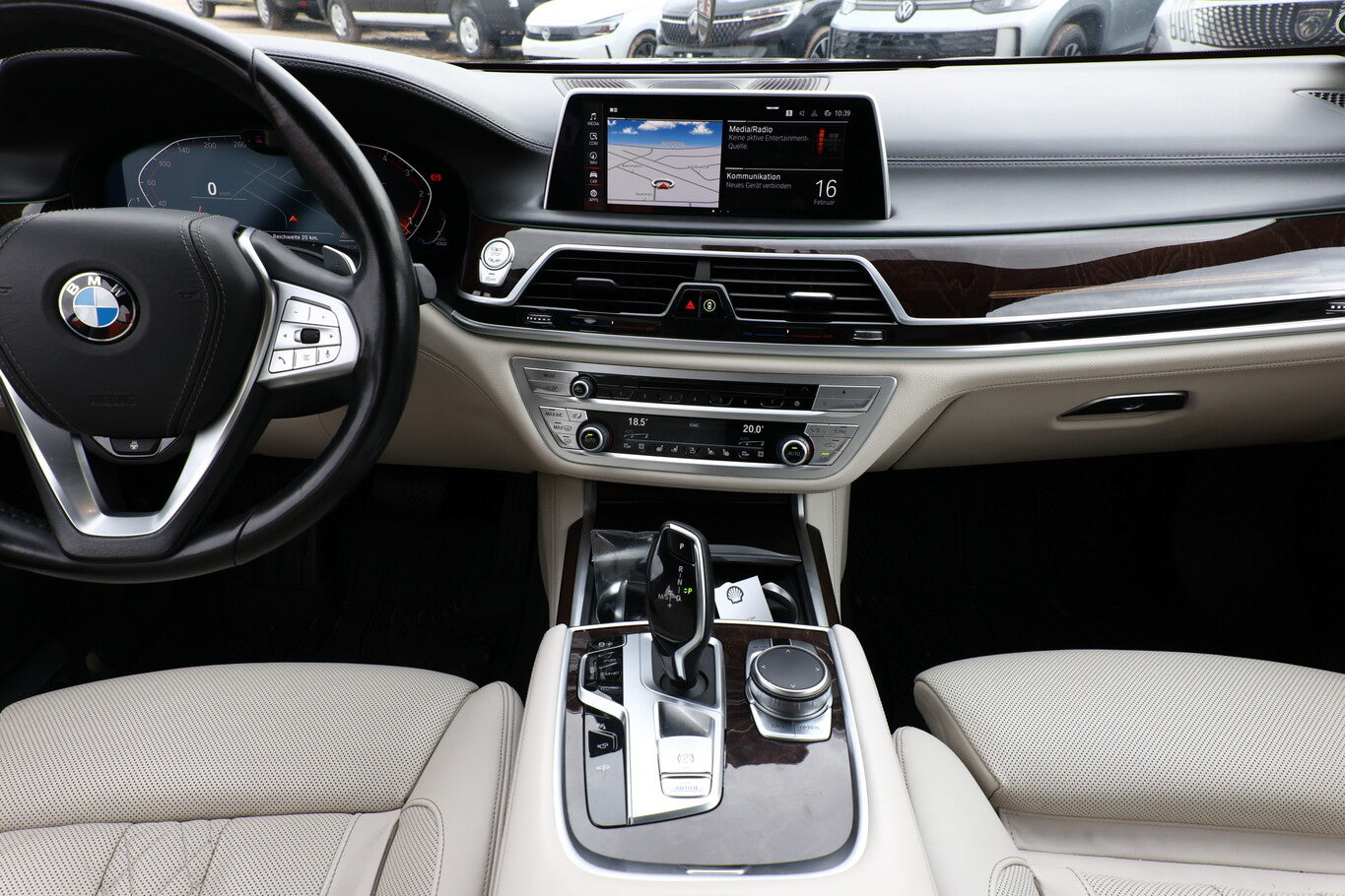 BMW 750Ld B/W InnovP FondE Pano NightV StandH SoftC 148007992 7