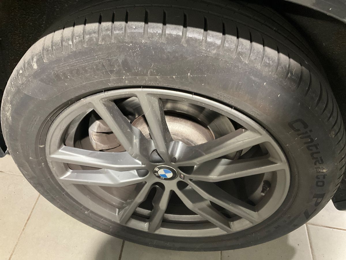 Neumático trasero izquierdo