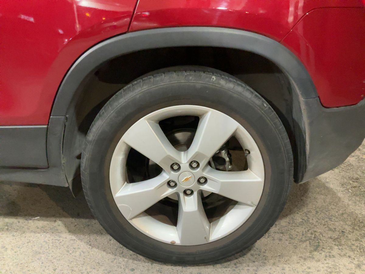 Neumático trasero izquierdo