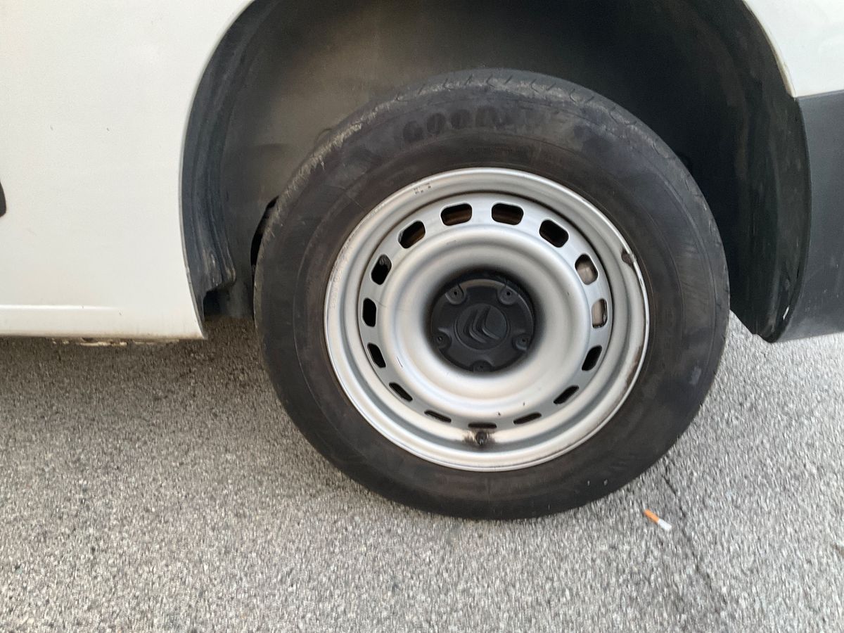 Neumático trasero izquierdo