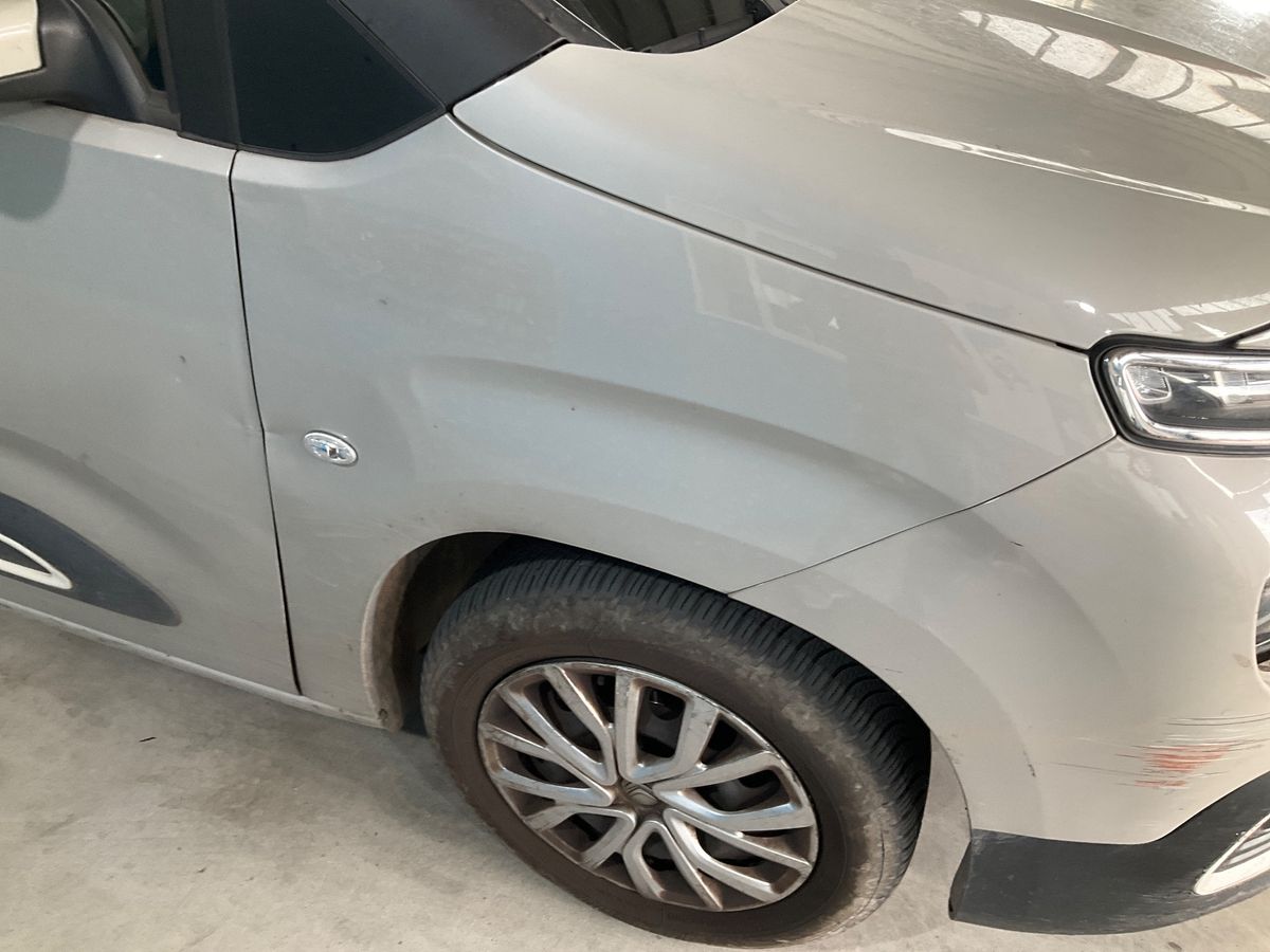 Lateral delantero derecho