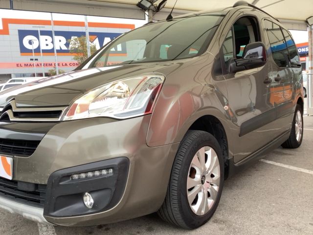 Lateral delantero izquierdo