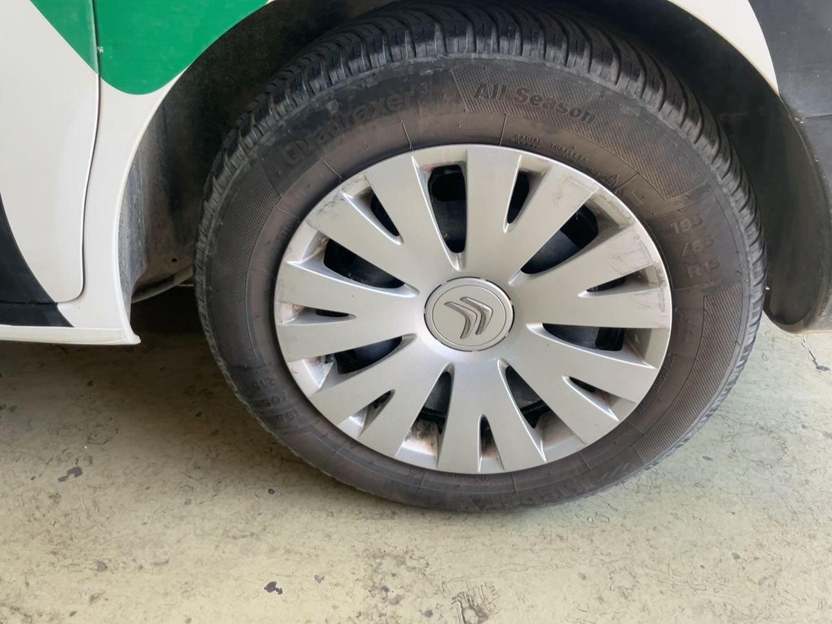 Neumático trasero izquierdo