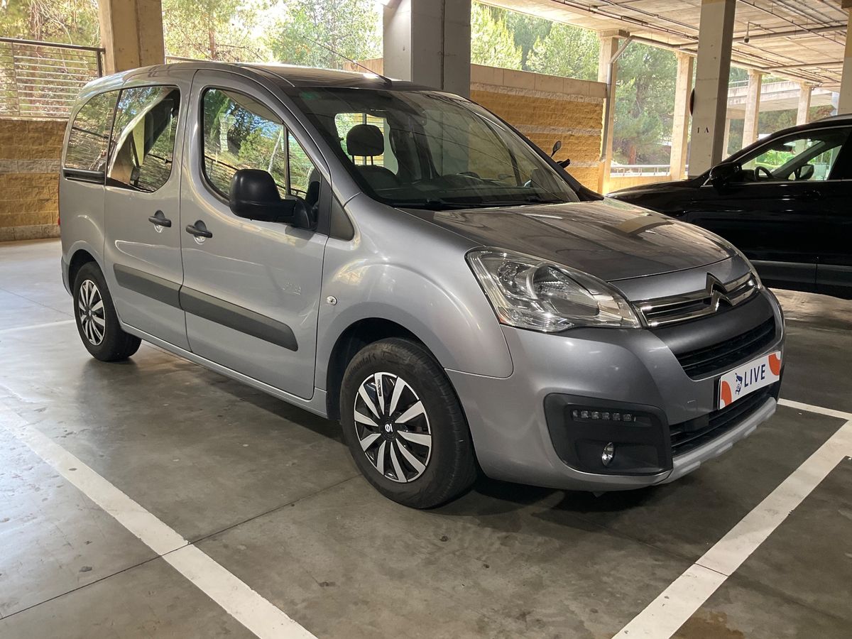Lateral delantero derecho