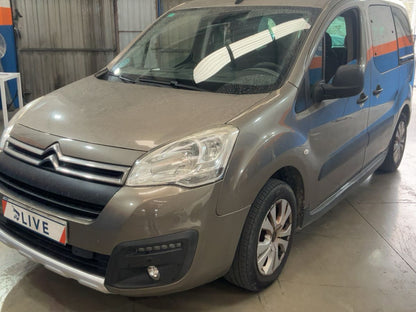 Frontal izquierda
