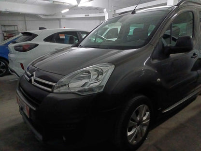 Lateral delantero izquierdo