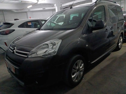 Frontal izquierda