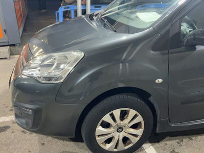 Lateral delantero izquierdo