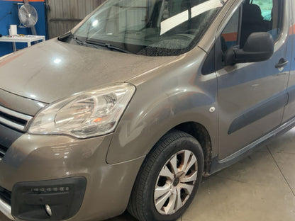 Lateral delantero izquierdo