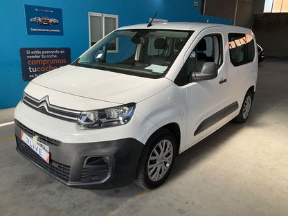 Frontal izquierda