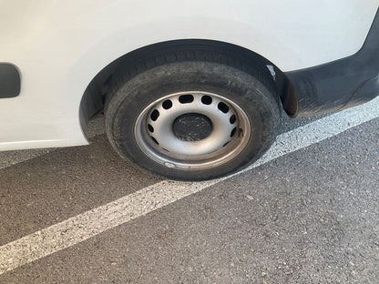 Neumático trasero izquierdo