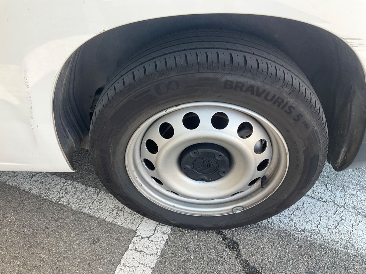 Neumático trasero izquierdo