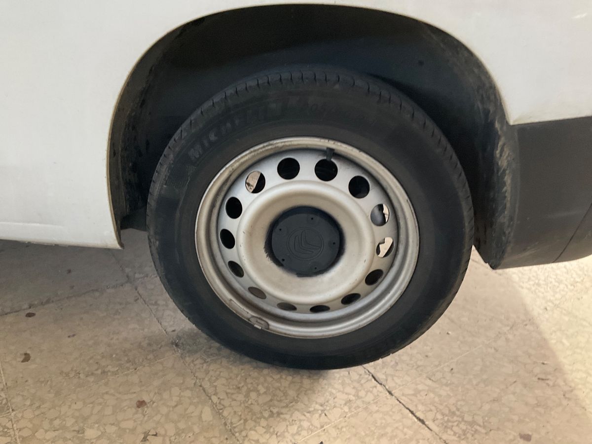 Neumático trasero izquierdo
