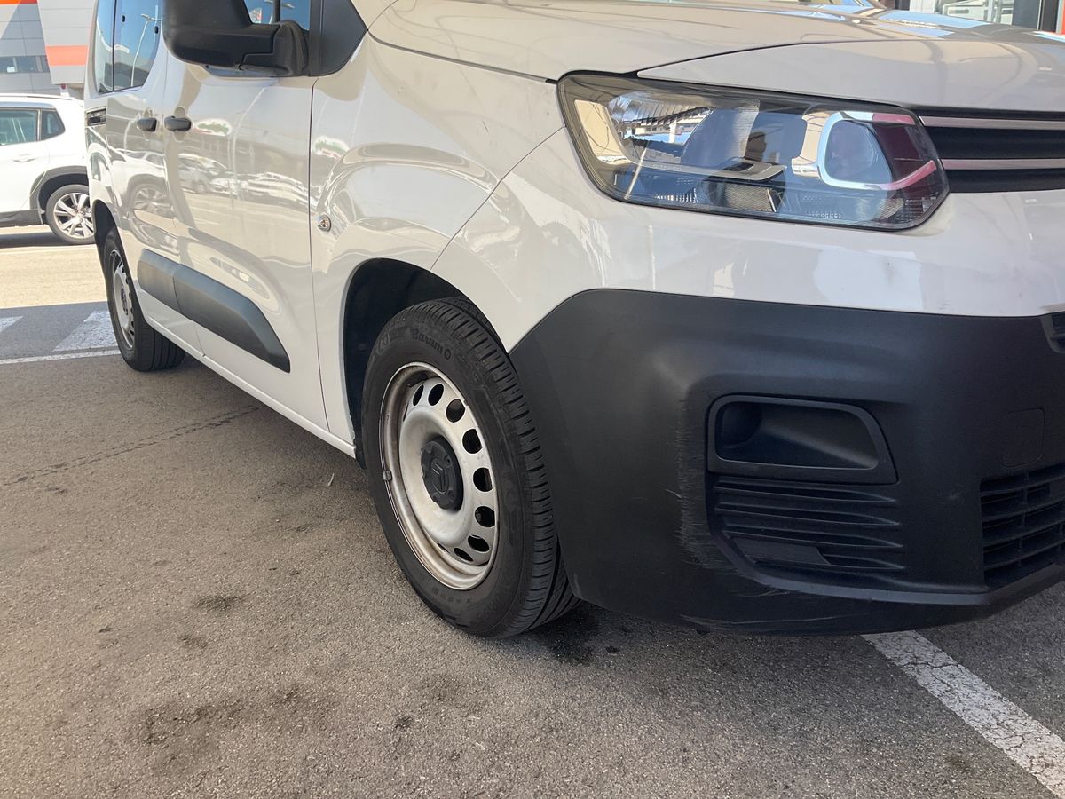 Lateral delantero derecho