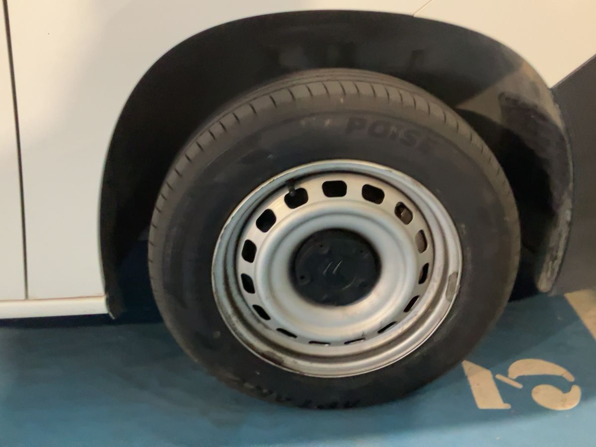 Neumático delantero derecho