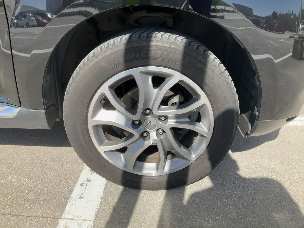 Neumático delantero derecho