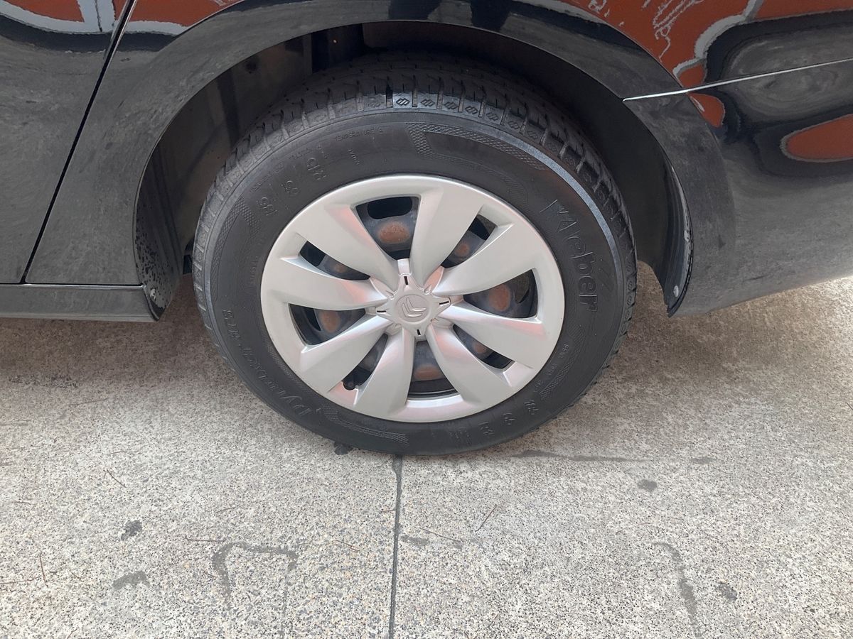 Neumático trasero izquierdo