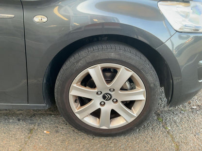 Neumático delantero derecho