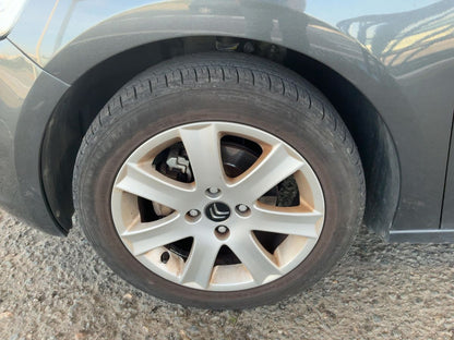 Neumático delantero izquierdo