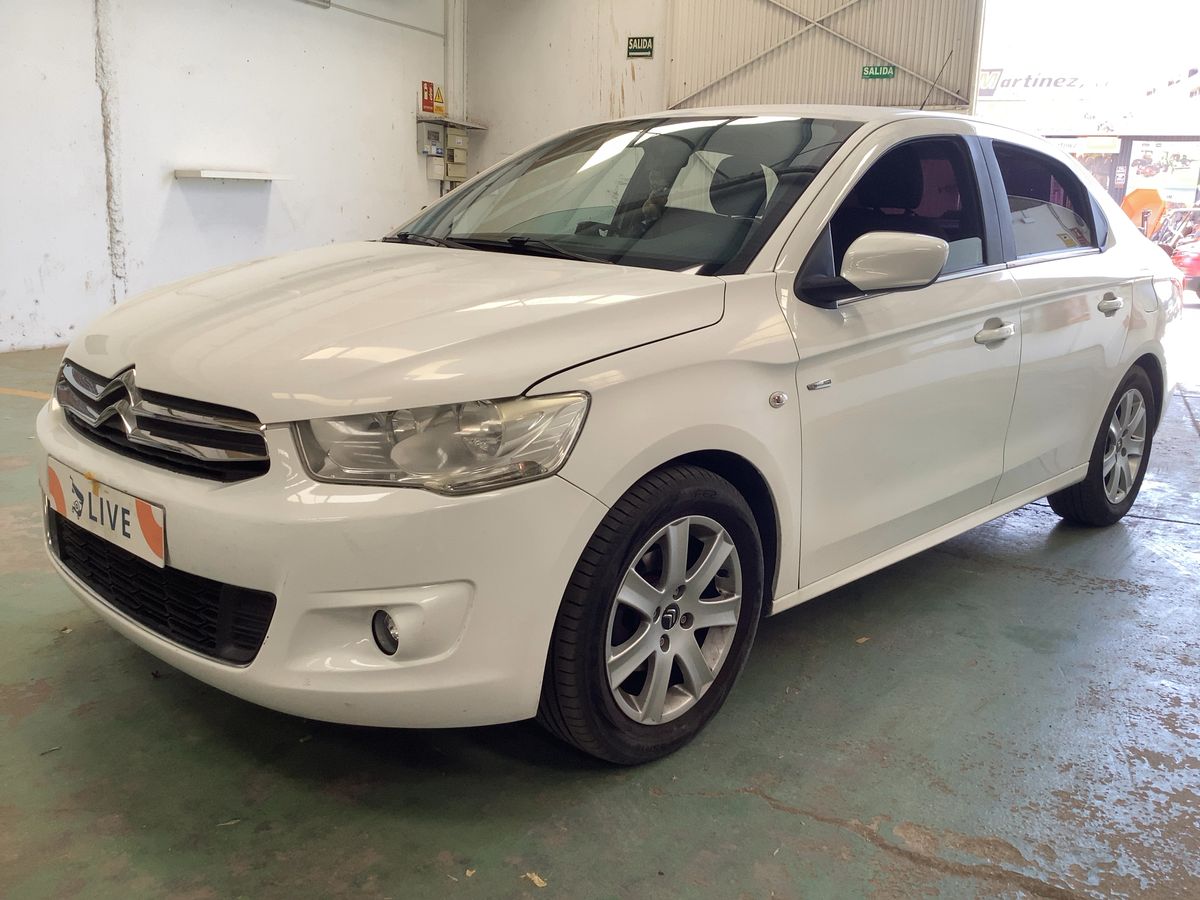 Frontal izquierda