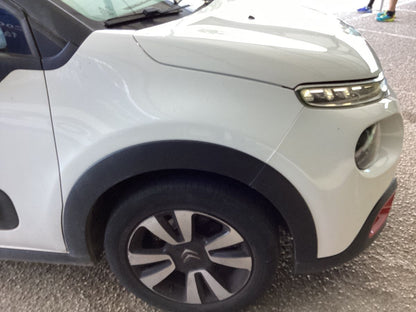 Lateral delantero derecho