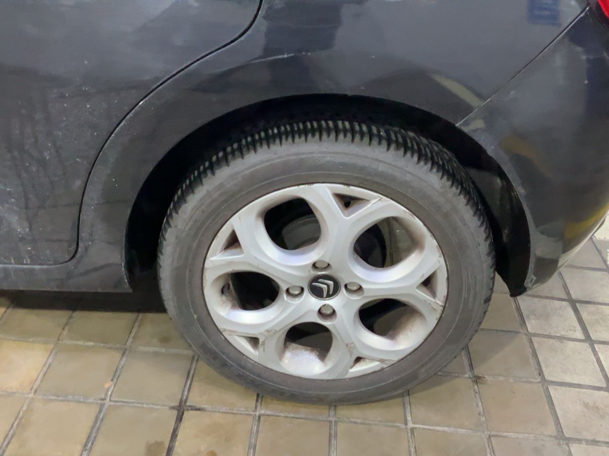 Neumático trasero izquierdo