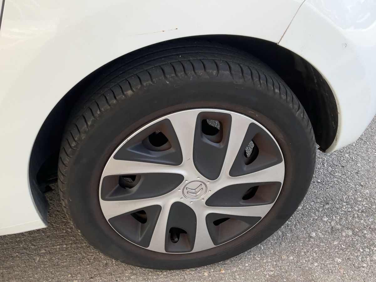 Neumático trasero izquierdo